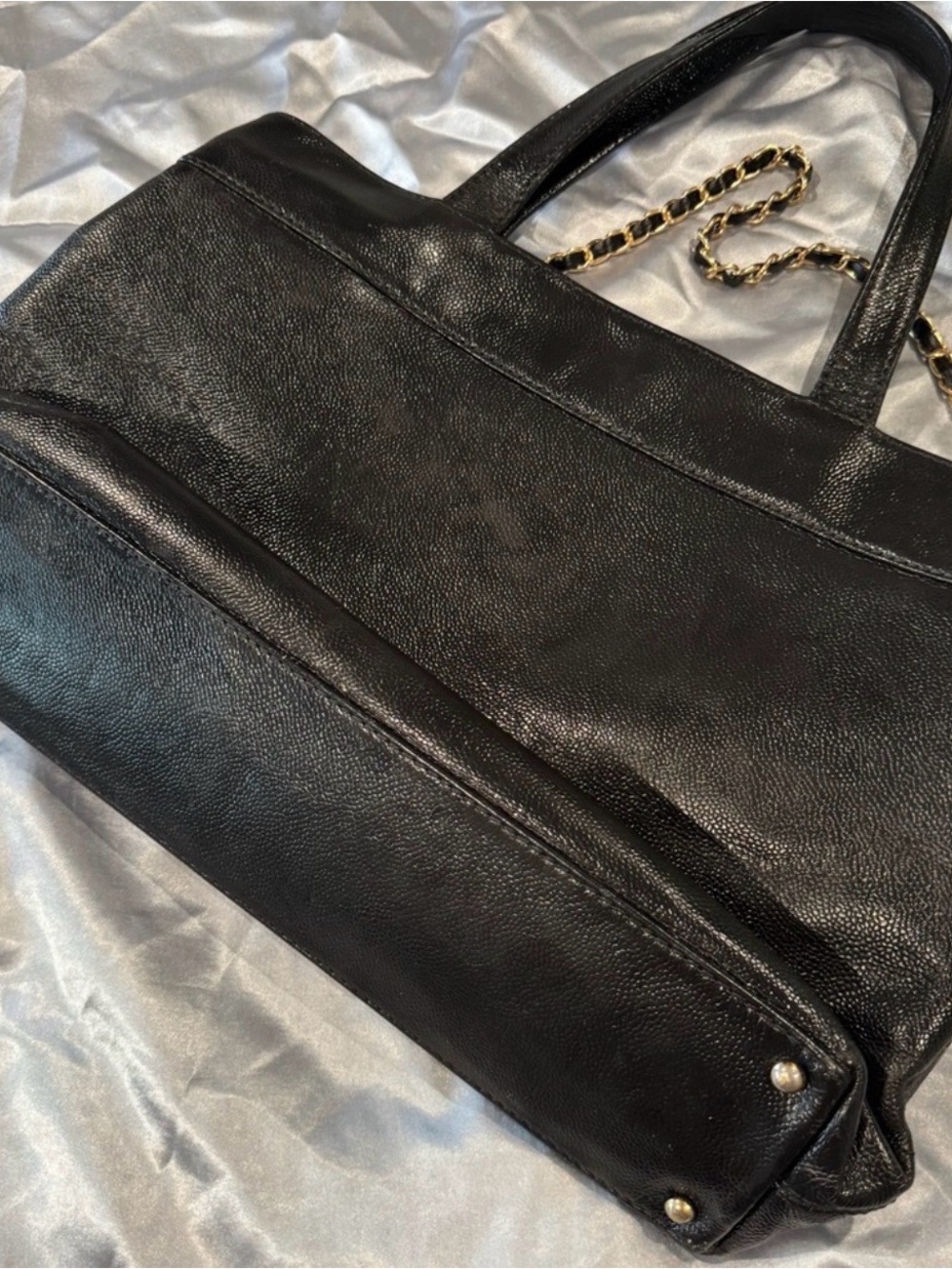 Authentic- Chanel Tote with gold chain - Picture 4 of 16